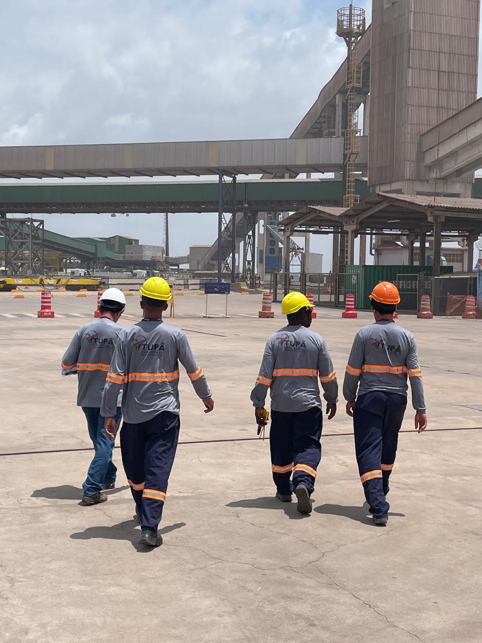 Equipe TUPÃ Engenharia - Profissionais especializados em manutenção elétrica